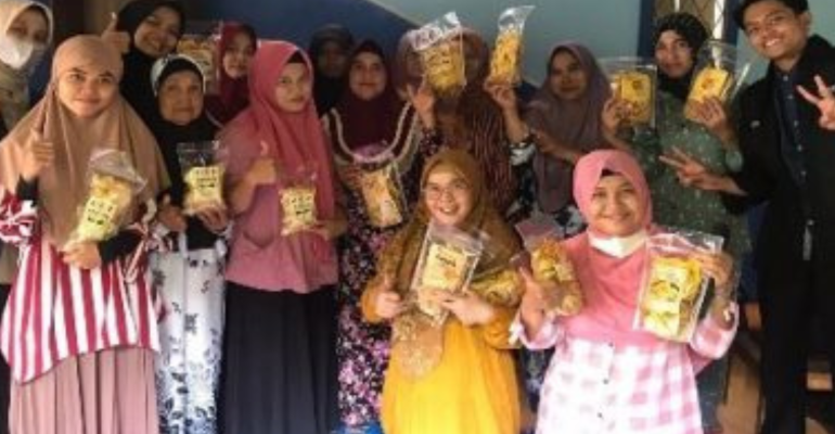 Perhitungan Harga Pokok Produksi kepada kelompok UMKM Asten Jaya Kampung Gunung Leutik Desa Benteng