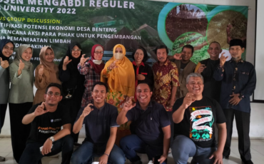 Dosen Departemen Manajemen FEM Membantu BUMDES Sakinah Desa Benteng