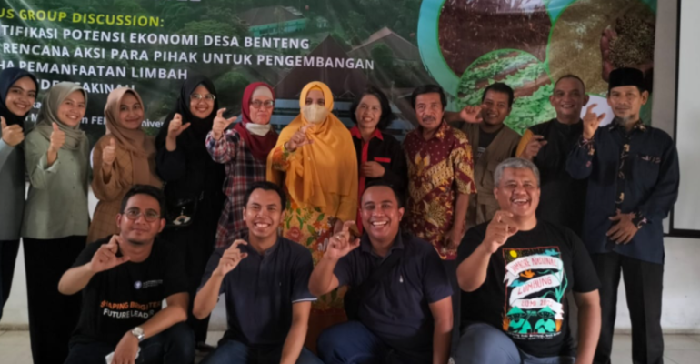 Dosen Departemen Manajemen FEM Membantu BUMDES Sakinah Desa Benteng